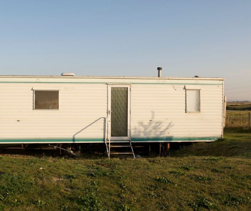 ¿Se puede instalar una mobile home en terreno rústico?